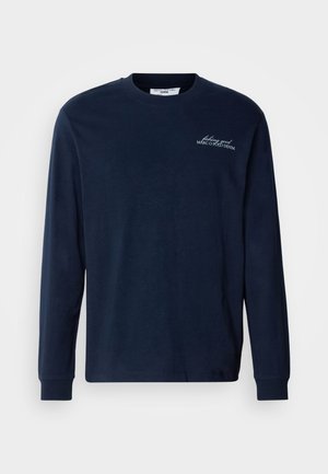 Marine langærmet T-shirt lavet af blødt bomuld med rund hals. Har broderet logotekst på brystet og ribbede ærmer.