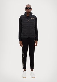 EA7 Emporio Armani JACKET - Brezrokavnik - black