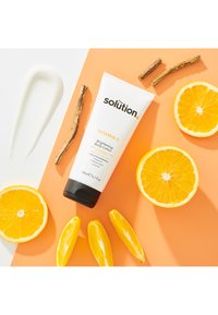 The Solution VITAMIN C BRIGHTENING BODY LOTION - Idratante