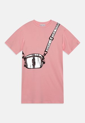 Pink short-sleeve T-shirt with a printed silver crossbody bag and white strap featuring "Marc Jacobs" text.