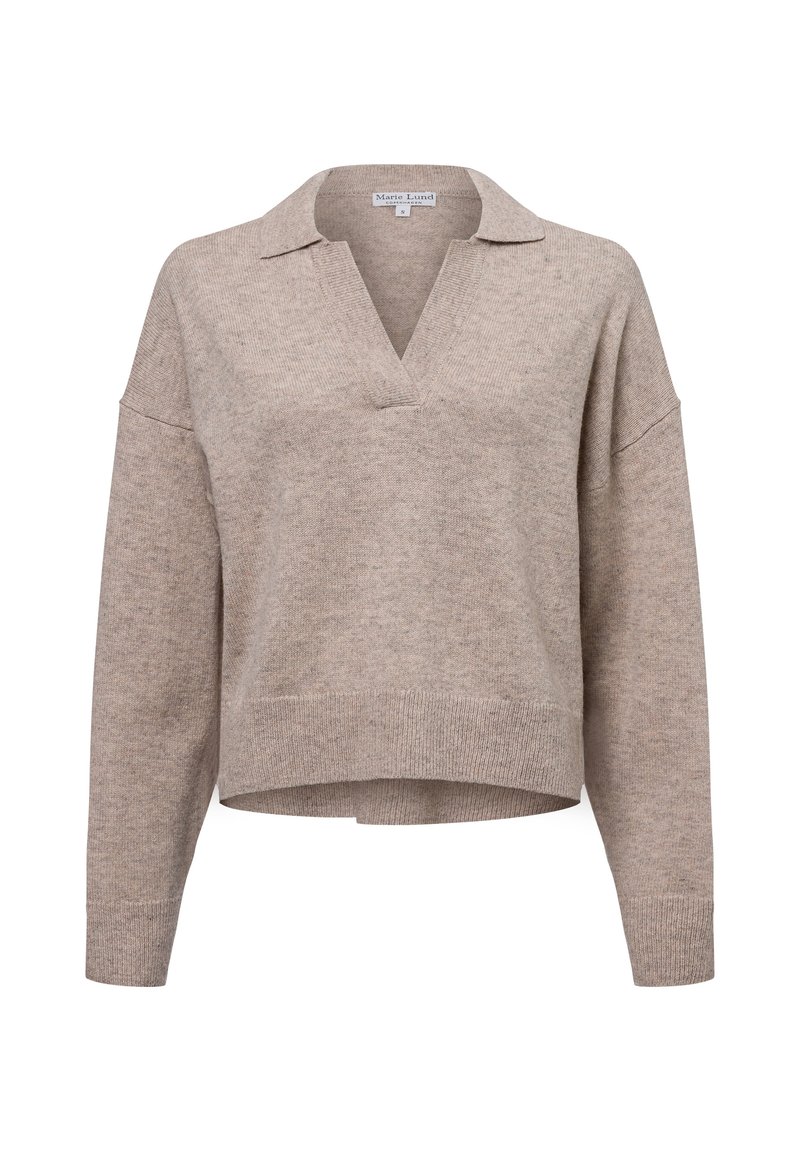 Beige gebreide pullover met een V-hals en kraag, met verlaagde schouders en een cropped zoom. Zachte textuur, casual ontwerp, minimale details.