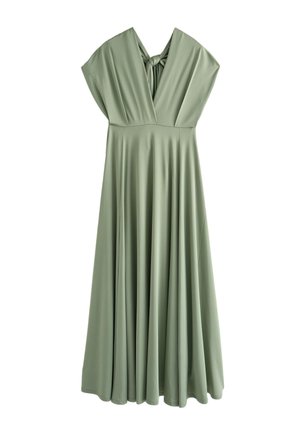 Saliegroene mouwloze maxijurk met diepe V-hals en een strikdetail op de rug, met een vloeiende A-lijn rok.