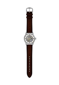 Runde Skelett-Uhr mit silbernem Metallgehäuse, braunem Lederarmband und schwarzen Akzenten. Exponierte Zahnräder sind durch das Zifferblatt sichtbar.
