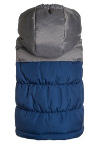 Ocieplana kamizelka z szarym kapturem i granatowym korpusem. Posiada błyszczącą fakturę oraz marszczone szwy u dołu i na ramionach.