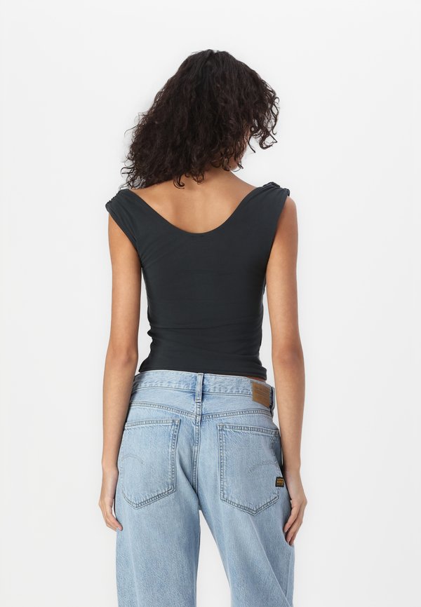 FIA - Basic T-shirt3