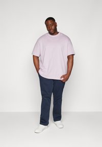 YOURTURN UNISEX - Jednoduché tričko - lilac