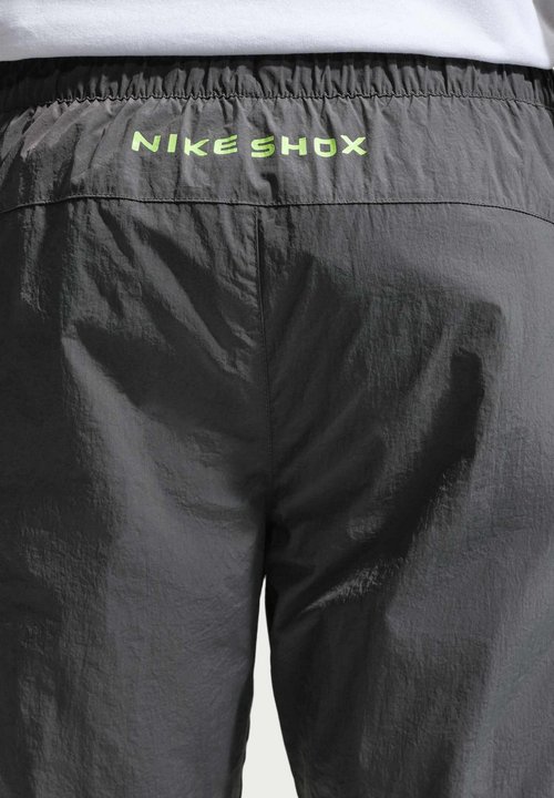 Nike SPORTSWEAR MEN'S WOVEN TROUSERS SPORTSWEAR - Tracksuit bottoms - iron grey midnight navy light lemon twist — foto 5