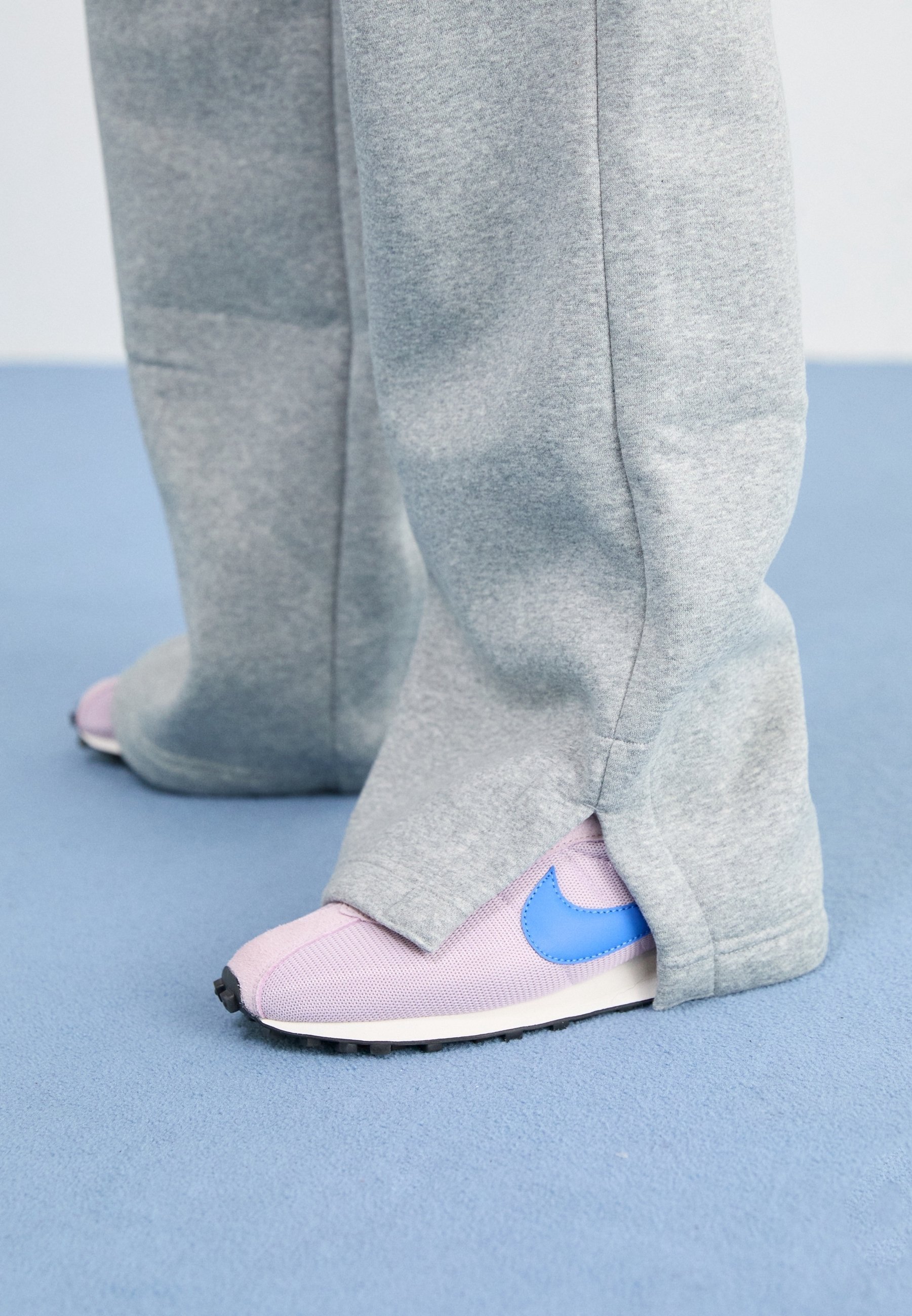 nike womens pastel joggers