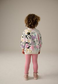 Next REGULAR FIT - MICKEY AND FRIENDS SET - Sweatshirt - pink