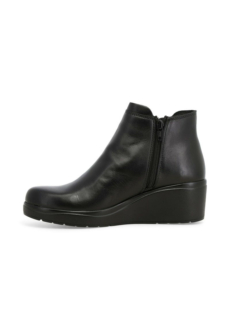 Stivaletto in pelle nera con cerniera laterale, tacco a zeppa, punta arrotondata e texture liscia, progettato per comfort e stabilità.