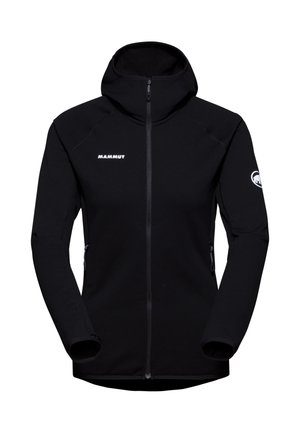 Čierna bunda Mammut s plným zipsom a kapucňou. Má hladkú látku, dlhé rukávy, bočné vrecká a logo na hrudi a na rukáve.