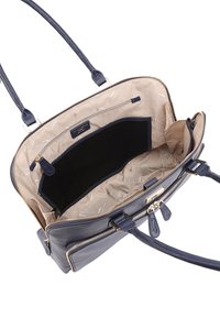 Sac à main en cuir bleu marine avec des zips dorés, deux poignées et un intérieur beige. Comprend une poche en maille et un motif de doublure avec marque.