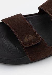 Quiksilver RIVI DOUBLE ADJUST - Chinelos - brown/black