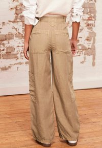 Next WIDE - REGULAR FIT - Cargohose - camel brown