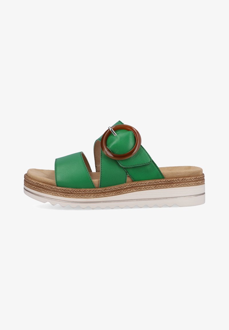 Chanclas verdes con dos correas anchas, un acento circular marrón, una suela texturizada beige y una base blanca ligera.