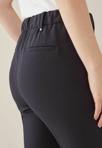 Next Chino - dark blue