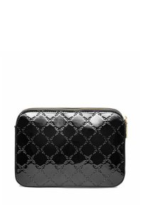 Czarna syntetyczna saszetka na zamek błyskawiczny z błyszczącym wykończeniem, tłoczonym wzorem i złotymi akcentami. Kompaktowy, prostokątny kształt.