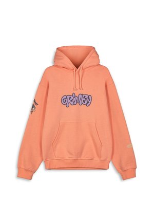 Sudadera melocotón con cordones, gran logo "GRIMEY" en púrpura, bolsillo frontal tipo canguro y detalle gráfico en la manga izquierda. Material suave, corte oversize.