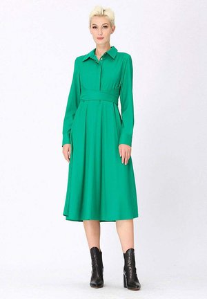À CEINTURE CROISÉE - Robe chemise - vert