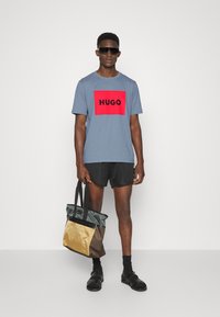 HUGO DULIVE - T-shirt estampada - bright blue