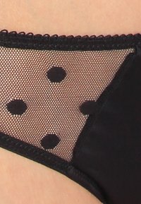 Sassa 2 PACK - Stringi