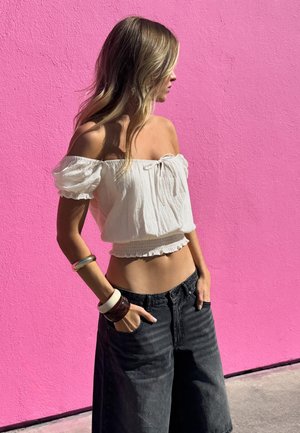 Bershka Bluza - white