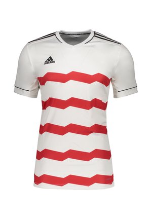 Witte trui met rood chevronpatroon, V-hals, korte mouwen, zwarte accentstrepen op de schouders, gemaakt van ademend materiaal.