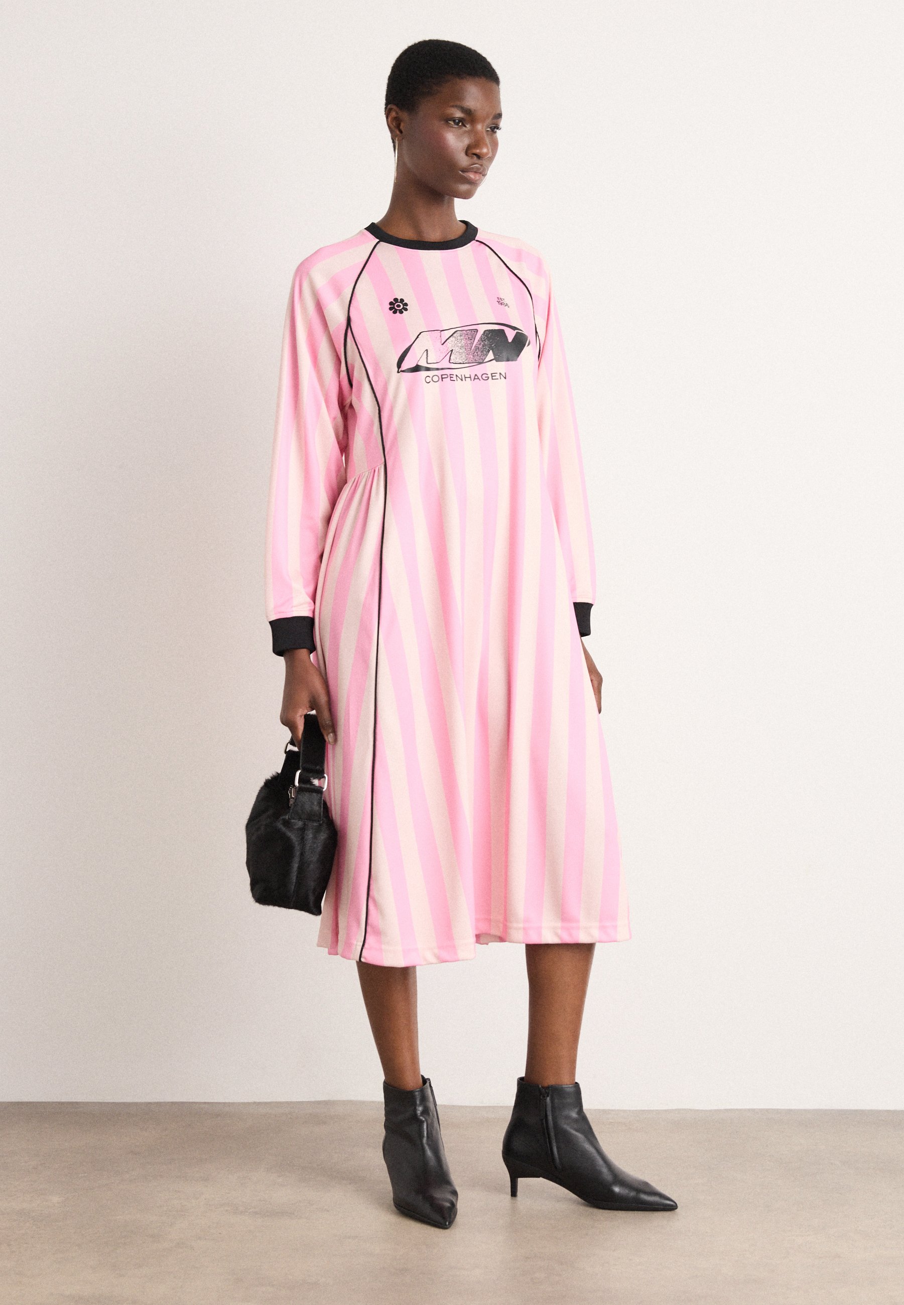 Mads Nørgaard SHINY SPORT DEBBIE DRESS - Jersey dress - begonia