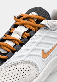 Nike SB VERTEBRAE UNISEX - Zapatillas - summit white/monarch/phantom dark smoke grey/sail