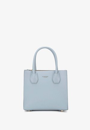 Sac à main en cuir bleu clair avec une forme carrée structurée. Dispose de deux poignées courtes et d'une fermeture éclair. Design minimaliste avec des accents de logo.