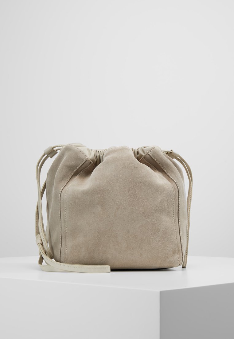 Filippa K LENA SOFT BUCKET BAG Skulderveske ligth taupe Filippa K LENA SOFT BUCKET BAG Skulderveske ligth taupe
