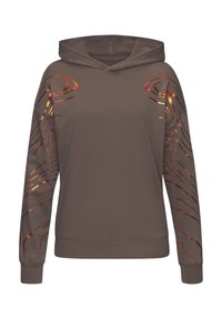Brauner Hoodie mit einer vorderen Tasche, strukturiertem Stoff und orangefarbenen metallischen abstrakten Mustern an den Ärmeln und Schultern; verfügt über eine Kapuze mit Kordelzug.
