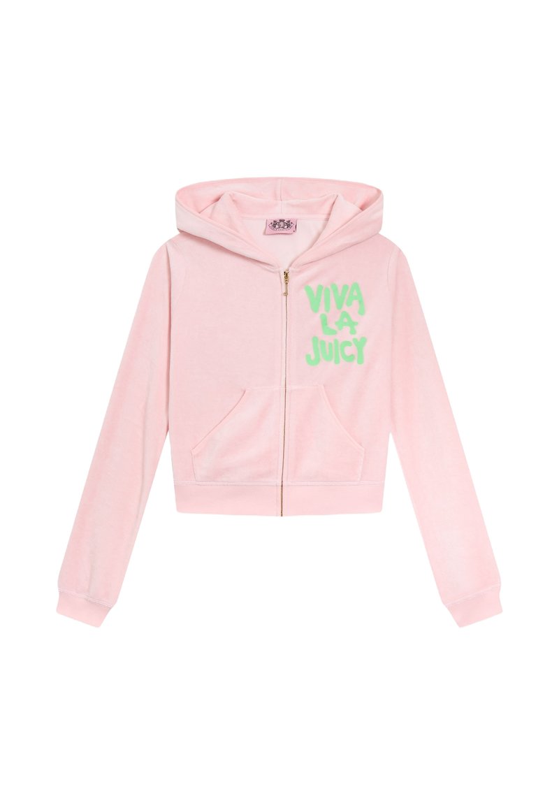 Ružový skrátený mikina vyrobená z mäkkej tkaniny, s predným zipsom, dvoma vreckami a nápisom "VIVA LA JUICY" vytlačeným v jasne zelenej farbe.