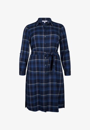 Geruite jurk in blauwtinten, met een knoopsluiting aan de voorkant, kraag, lange mouwen en een gestrikte tailleband. Zijsplitten voor vrijheid van beweging.