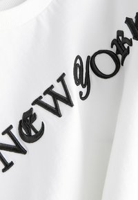 Next RELAXED FIT SHORT SLEEVE GRAPHIC STANDARD - T-Shirt print - white new york