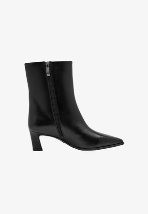 Tamaris, STIEFELETTE - Støvletter - black leather