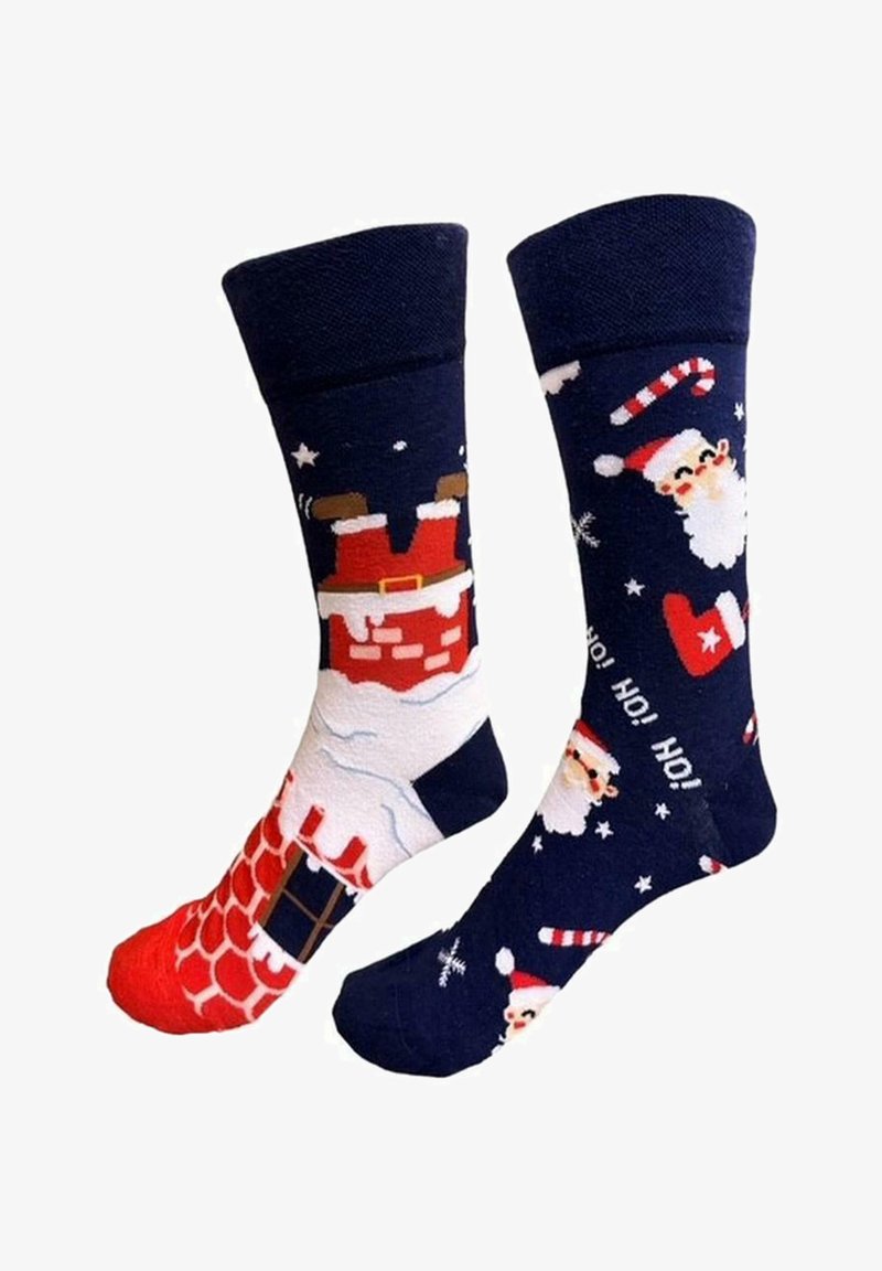 Kerst-thema sokken in marineblauw met rode en witte patronen. Bevatten de kerstman, een schoorsteen, sneeuwvlokken en suikerrietjes.