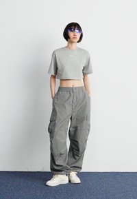 Nike Sportswear CROP TEE - Paprasti marškinėliai - jade horizon