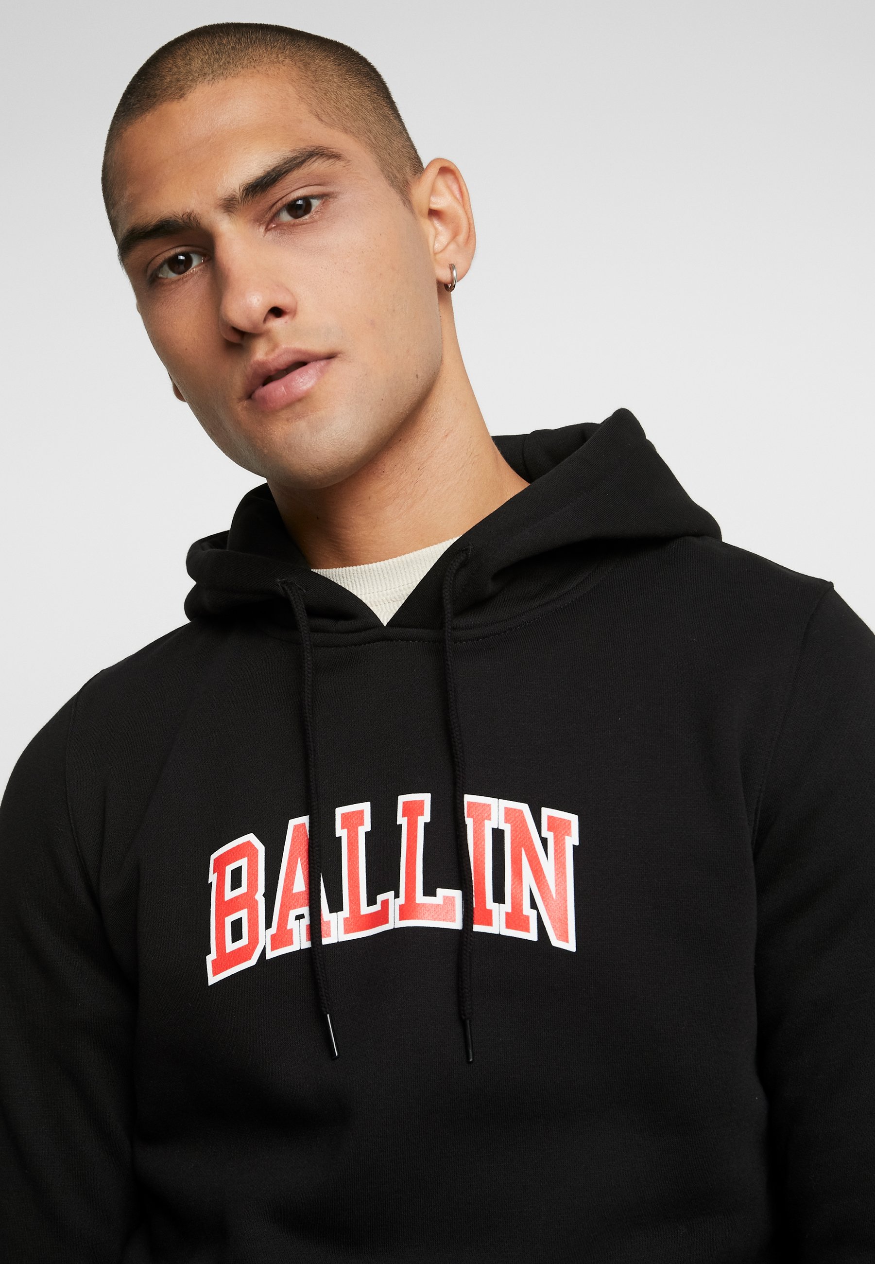 Mister Tee BALLIN STATEMENT HOODY Hoodie blackZwart Mister Tee BALLIN Hoodie blackZwart Zalando.nl