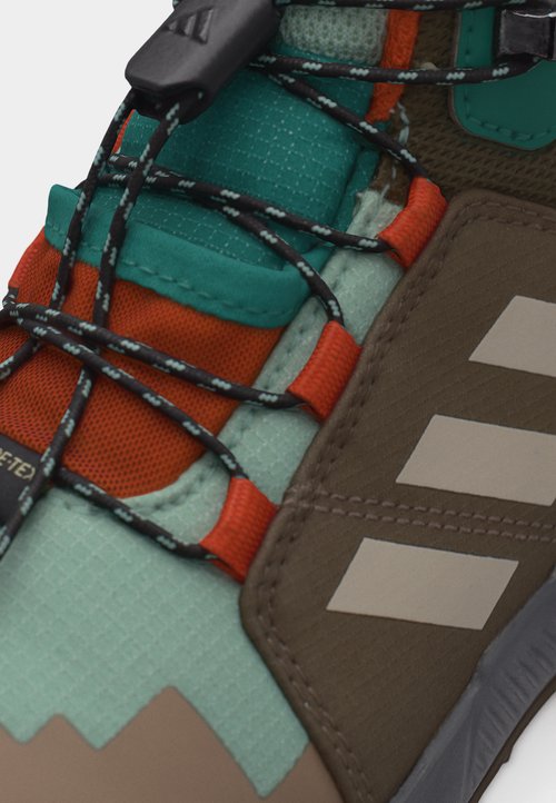 adidas MID GTX MINECRAFT UNISEX - Zapatillas de senderismo - hazy green/alumina/earth strata — photo 7