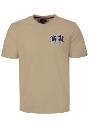 T-shirt beige a maniche corte con un piccolo logo di giocatore di polo blu navy sul lato sinistro del petto.
