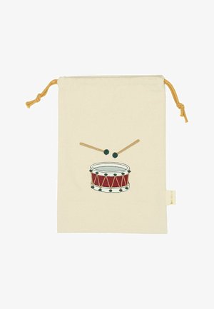 Pochette en coton avec cordon de tirage en crème, ornée d'un tambour rouge brodé et de baguettes. Présente une finition texturée et une fermeture par cordon jaune.