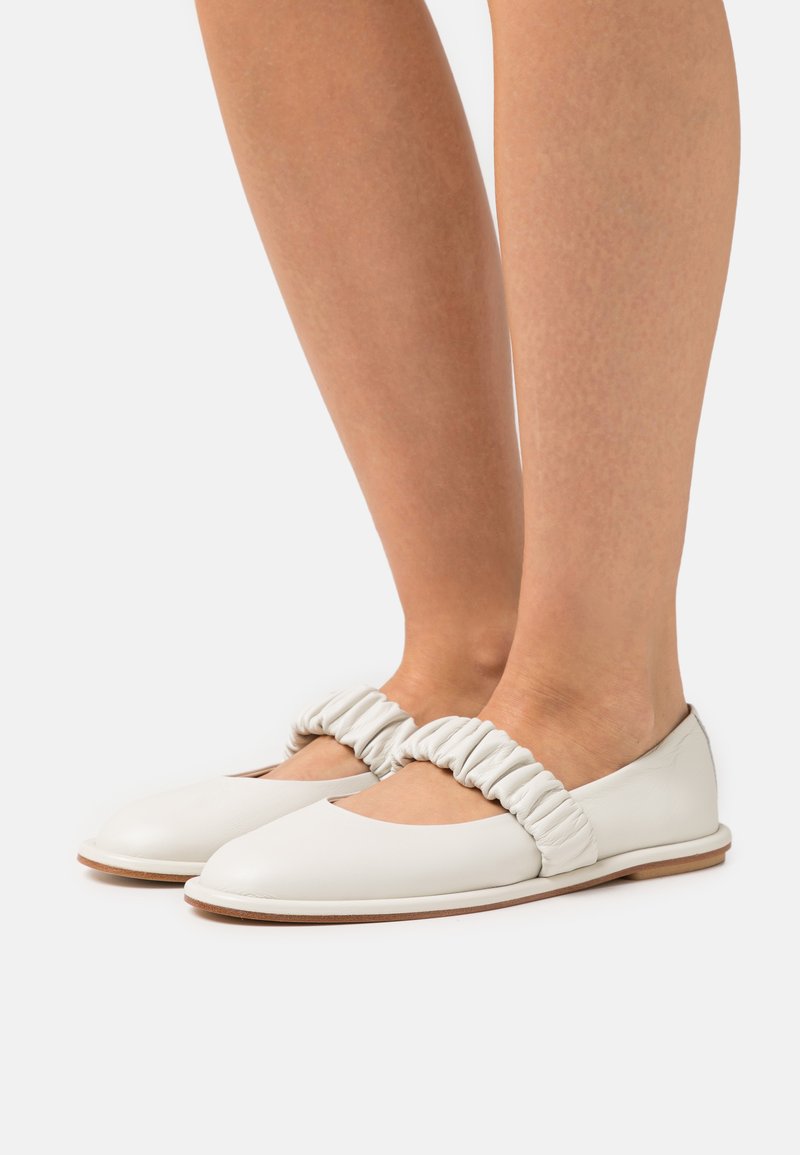 WEEKEND MaxMara MALTA Ankle strap ballet pumps latte/offwhite
