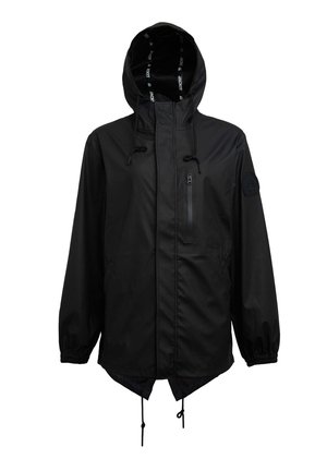 Giacca nera impermeabile con cappuccio, cordini regolabili, polsi elasticizzati e tasche laterali con tasca sul petto con zip.