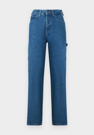 Blauwe denim jeans met een rechte pijpen, hoge taille, zichtbare stiksels en een ontwerp met vijf zakken. De textuur is soepel en licht versleten.
