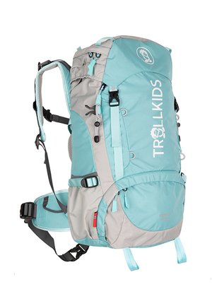 Hellblauer und grauer Trollkids Wanderrucksack mit mehreren Taschen, verstellbaren Gurten, Schnallen und Belüftung am Rückenteil.