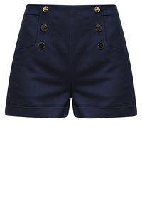 Granatowe szorty wykonane z gładkiej tkaniny o dopasowanym kroju, posiadające dwie przednie kieszenie oraz złote guziki na pasku.