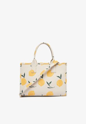 Kremowa torba na ramię z nadrukiem żółtej cytryny i zielonego liścia, z podwójnymi uchwytami oraz regulowanym paskiem na ramię z przodu.
