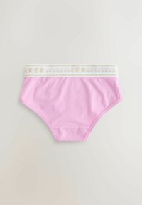 Slip femme taille haute rose avec bande élastique blanche ornée du logo doré "TED BAKER".