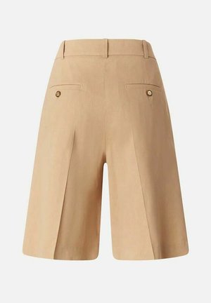 Beige knielange short met riemlussen, achterzakken met knoop, voorplooien en een getailleerde pasvorm.